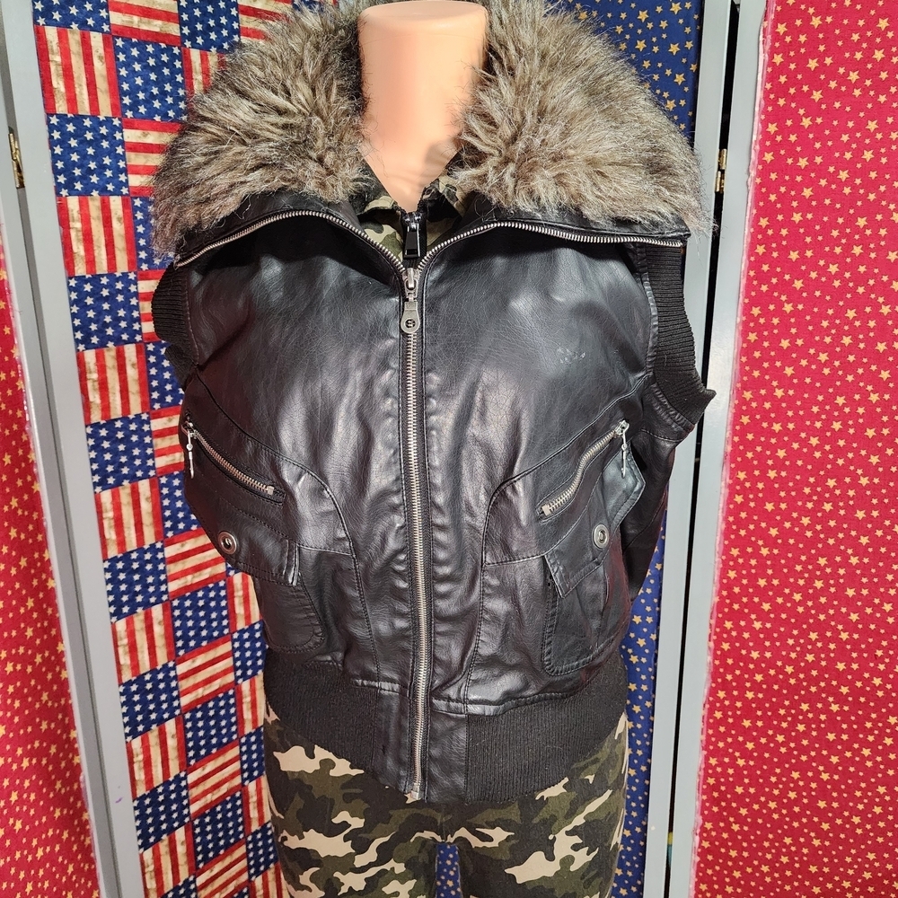 **paper tee Black Faux Leather Vest with Faux Fur Trim**